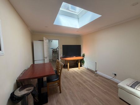 Room in a Shared House, Beddington Terrace, CR0 - Photo 2