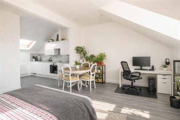 Studio to rent - Photo 1