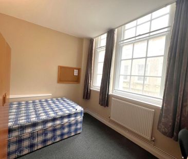 1 bedroom in a flat share to rent - Photo 6