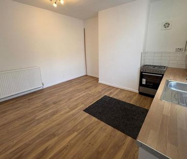 3 bedroom end of terrace house to rent - Photo 4