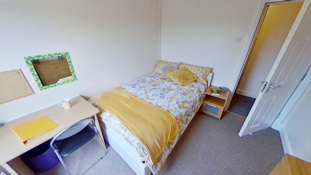 1 bedroom in a house share to rent - Photo 1