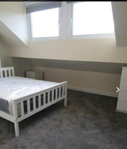 8 Bed - 24 Manor Terrace, Headingley, Leeds - LS6 1BU - Student - Photo 2