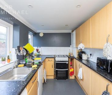 4 bedroom terraced house to rent - Photo 2