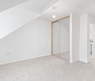 3 bedroom semi-detached house to rent - Photo 3