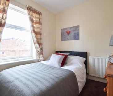 3 bedroom terraced house to rent - Photo 3