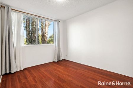 Conveinient Two Bedroom Apartment - Carspace + Storage Room - Photo 3