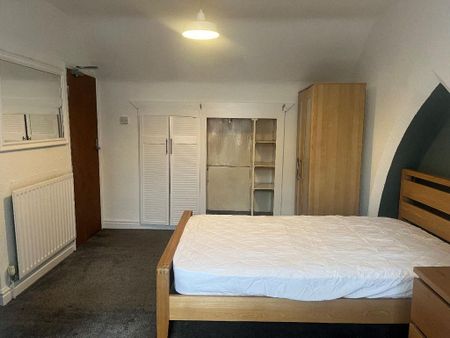 1 bedroom in a house share to rent - Photo 4