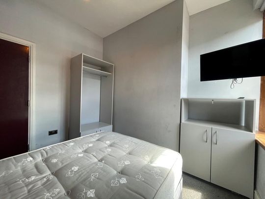 1 bedroom in a house share to rent - Photo 1