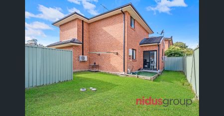 Charming 2-Bed Townhouse with Large Backyard – Rear Position in Quiet Complex - Photo 2