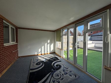 4 bedroom terraced house to rent - Photo 5