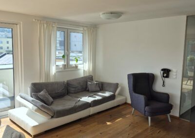 Moderne, hochwertig ausgestattete Penthouse Wohnung im Herzen der Stadt - Photo 2