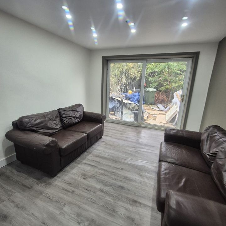 5 Bed Terraced House, Moorland Road, SW9 - Photo 1