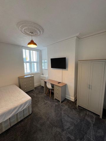 1 bedroom in a house share to rent - Photo 4