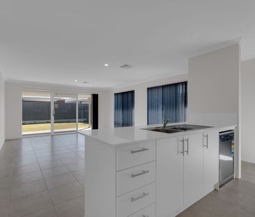 Four Bedroom Family Home in Coodanup - Photo 6