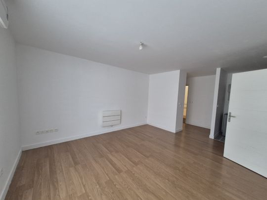 Location Appartement 2 pièces 43m² WASQUEHAL 59290 - Photo 1