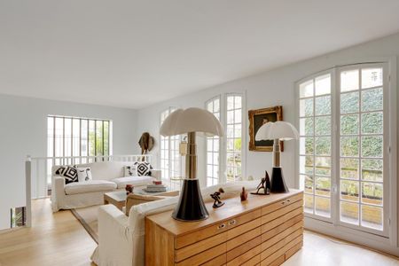 Location Appartement 7 pièces Meublé 260m² PARIS 7ème - Photo 4