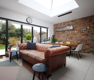 4 bedroom semi-detached house to rent - Photo 4