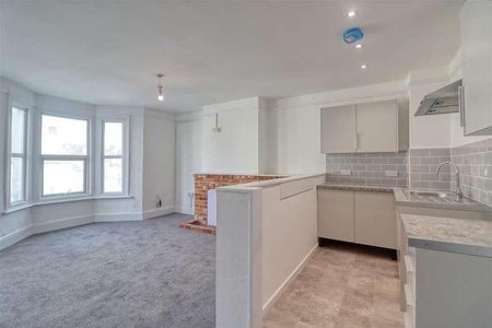 Orwell Road, Clacton On Sea, CO15 - Photo 2