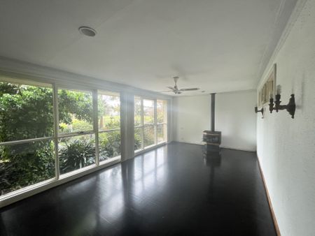 3 Bedroom Home with plenty of Character ! - Photo 4