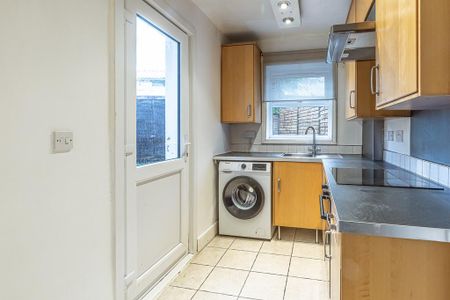 2 bedroom terraced house to rent - Photo 4