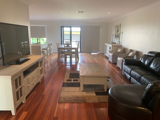 Tamworth Furnished Accommodation- Hillvue - Photo 1