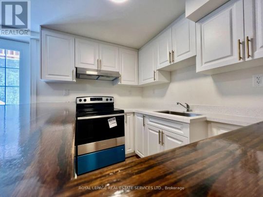 1450 GREENBRIAR DRIVE - Photo 1