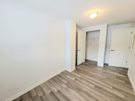 For Lease - 477 Dean Avenue Unit# 49, Oshawa, Ontario - Photo 3