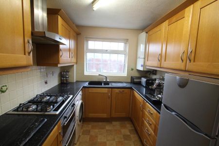 Japonica Close, Woking, Surrey, GU21 - Photo 5