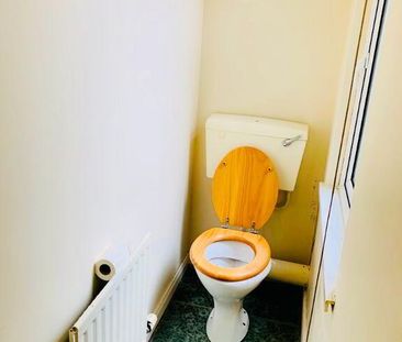 Room 3 En-Suite, 44 Rathcoole Street, Lisburn Road, Belfast, BT9 7GA - Photo 6