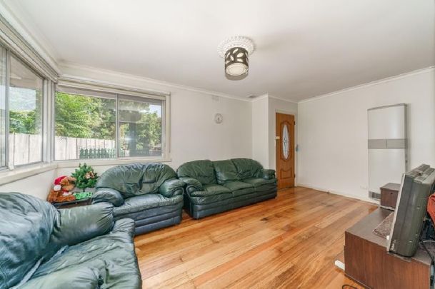 Quiet Court Location! Spacious 2-Bedroom Home in the Heart of Mitcham - Photo 1