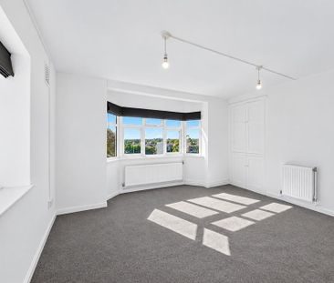 3 bedroom flat to rent - Photo 2