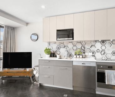 Contemporary Living! - Photo 2