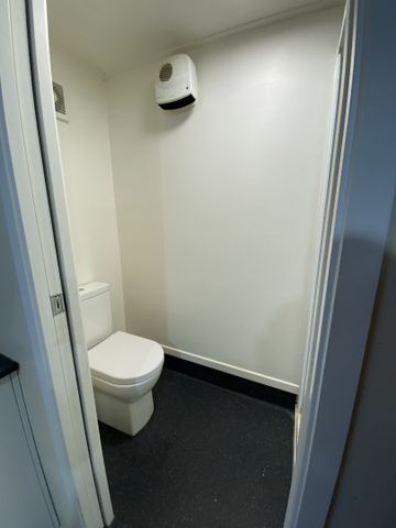 Centrally located boarding house - Photo 5