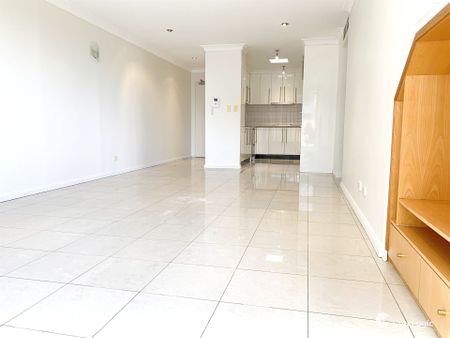 Split Level Apartment in the Heart of Burwood - Photo 4