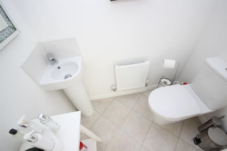 2 bed End of Terrace House for let - Photo 2