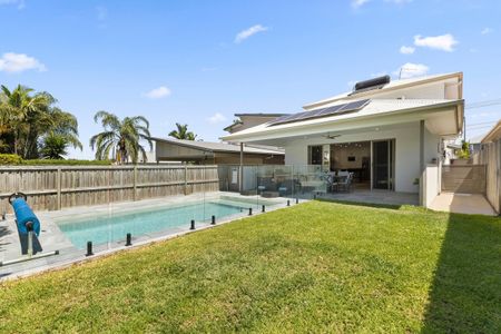 Contemporary Family Entertainer in Prime Position - Photo 4