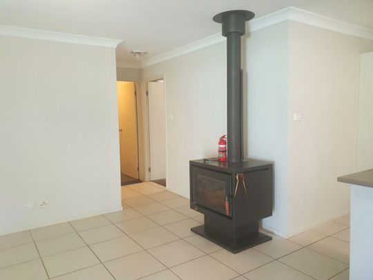 4 BEDROOM HOME WITH DOUBLE GARAGE, ENSUITE, AND COUNTRY VIEWS - Photo 1