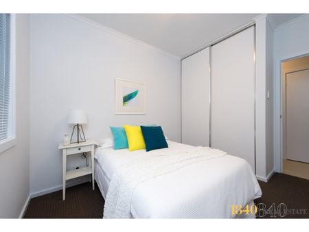 Fantastic 3 Bedroom Home! - Photo 2