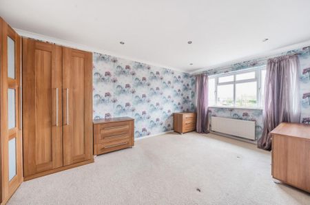 4 bedroom detached house to rent - Photo 4