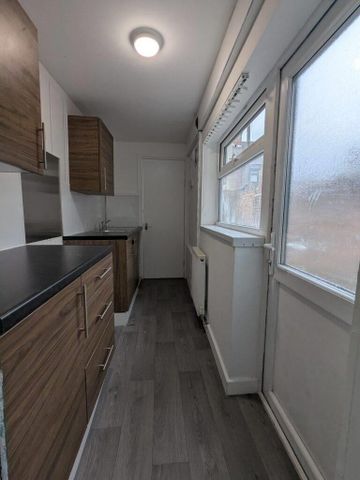 2 bedroom property to rent - Photo 3