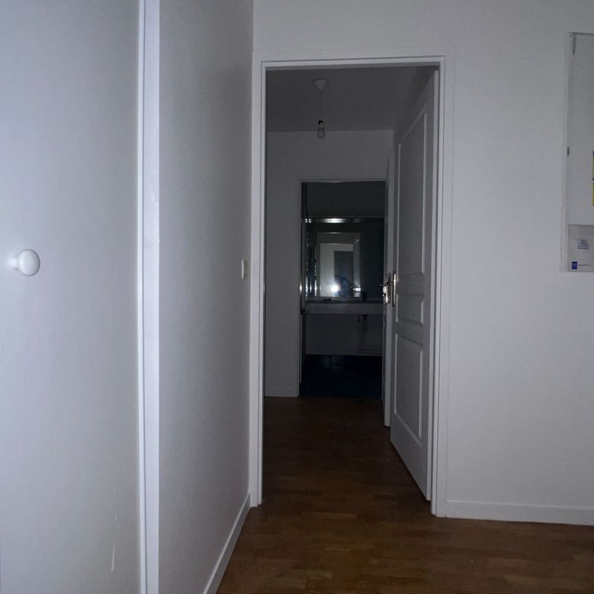 Appartement a louer Paris - Loyer €1 670/mois charges comprises ** - Photo 1