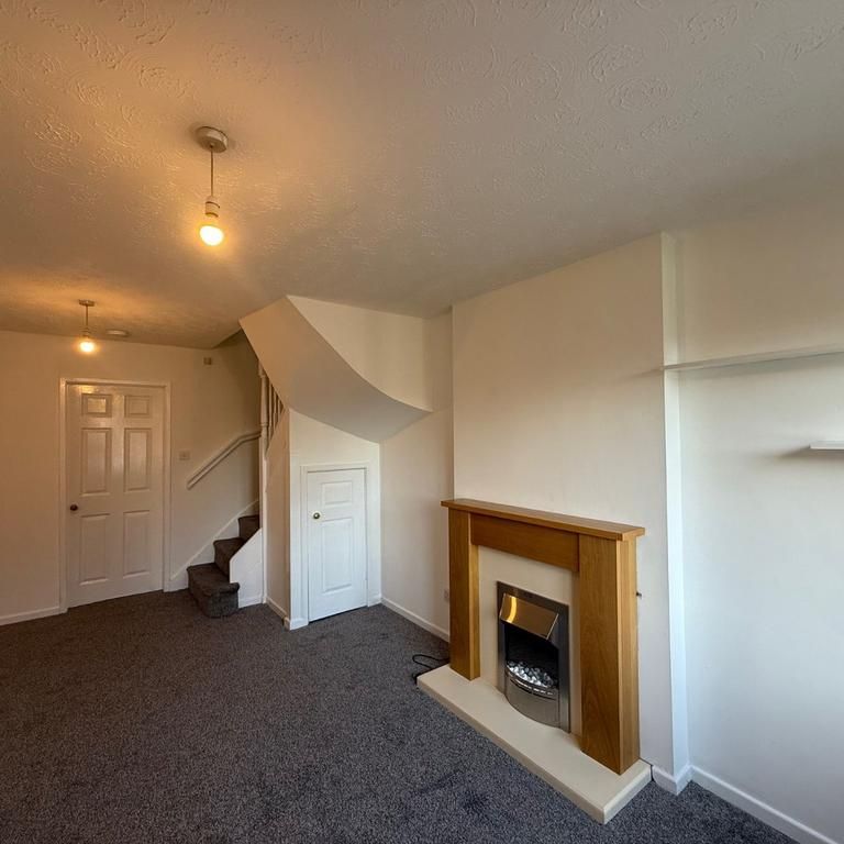2 bedroom terraced house to rent - Photo 1
