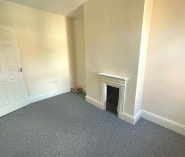 Semi-detached house to rent on - Photo 6