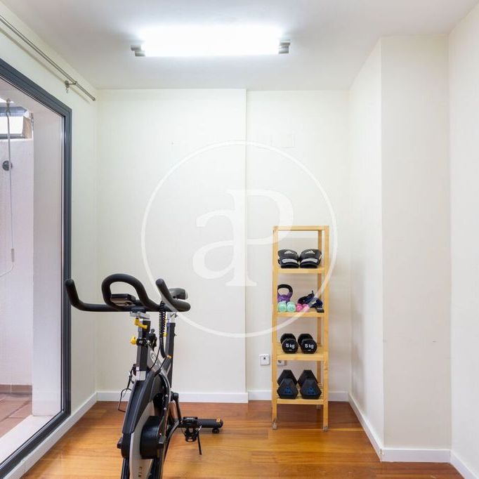 4 bedroom luxury Flat for rent in Valencia - Photo 1