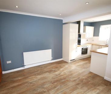 2 bedroom terraced house to rent - Photo 4