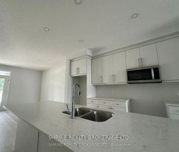 990 Deveron Crescent #17 - Photo 5