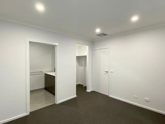 Bright & Spacious 3-Bedroom Home in Epping - Photo 1