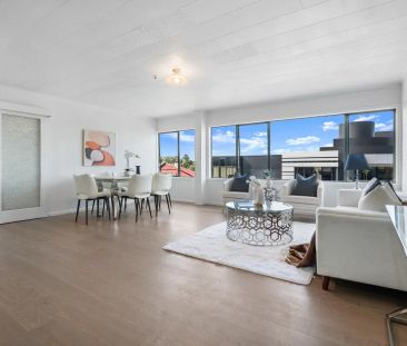 Modern, Spacious, and Light-Filled - Your Mount Eden Lifestyle Awaits! - Photo 6