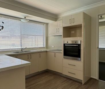 Poolside Paradise on a Peaceful Cul-de-Sac - Photo 6