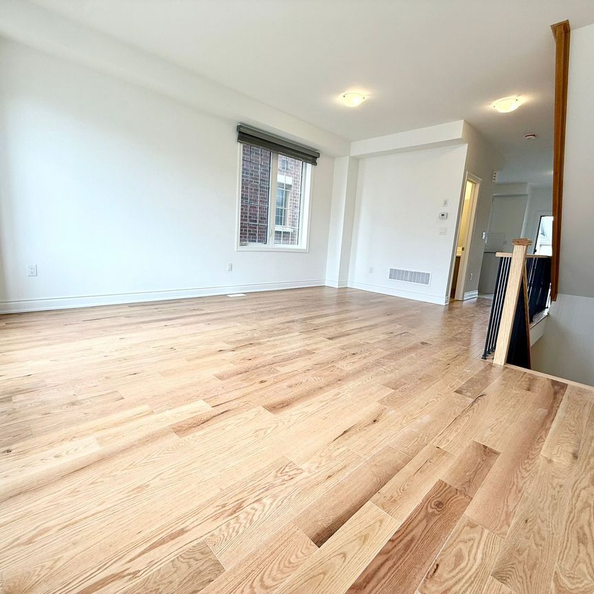 For Lease - 11 Franklin Avenue, Toronto, Ontario - Photo 1